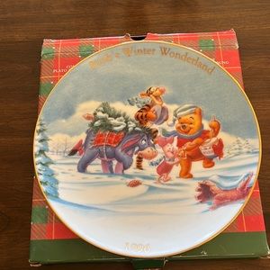 Winnie the Pooh Winter Wonderland, 1996 holiday plate. The Disney Store